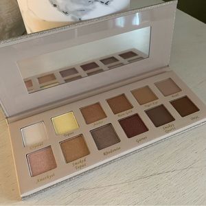 🆕MELLOW Treasure Chest Eyeshadow Palette